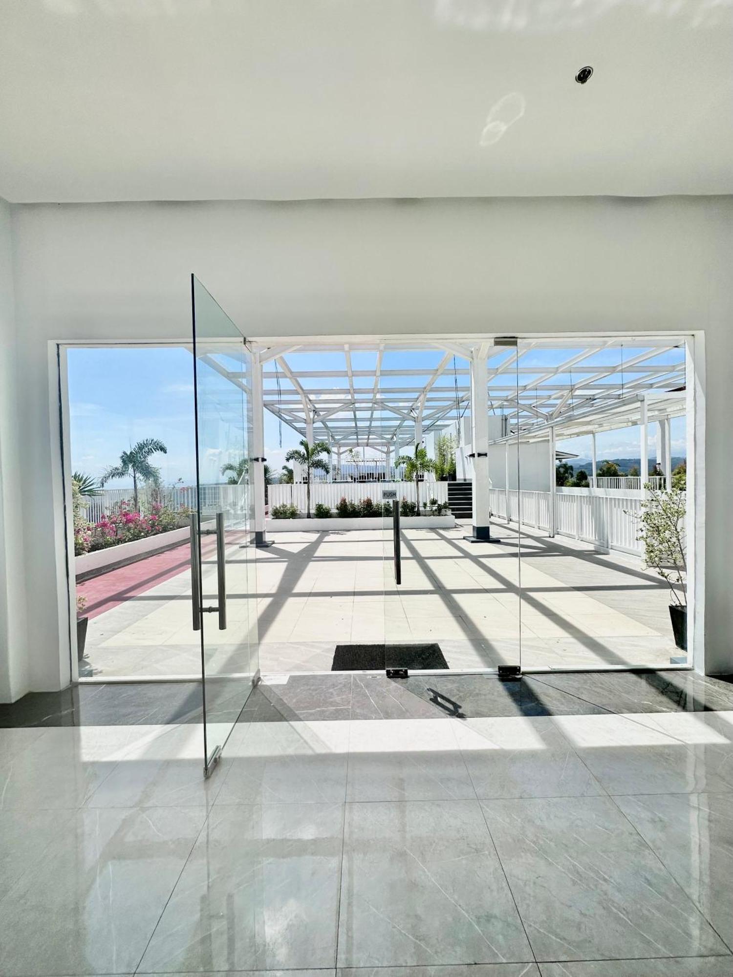 Aesthetic One Bedroom Beside Sm W Pool, Wifi And Netflix Cagayan de Oro Bagian luar foto